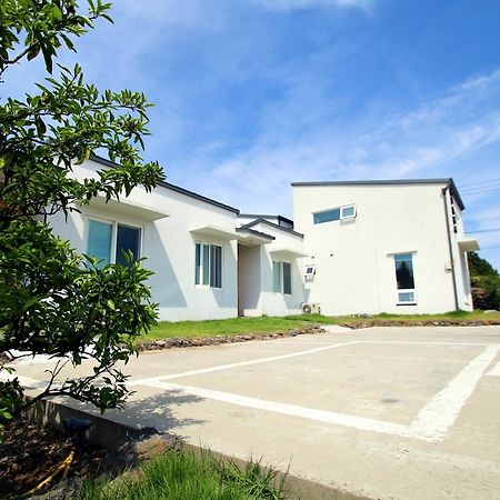 Saemmoru Pension Сеогвипо Екстериор снимка